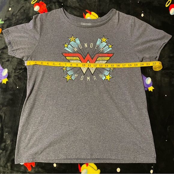 Wonder Woman T-Shirt - Picture 2 of 4